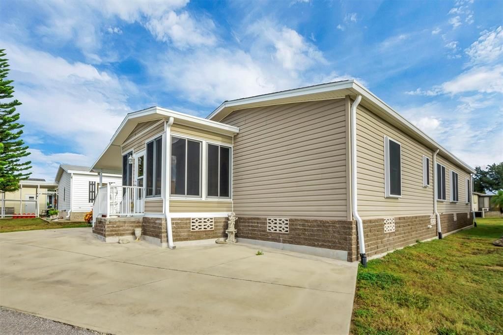 For Sale: $185,000 (3 beds, 3 baths, 1620 Square Feet)