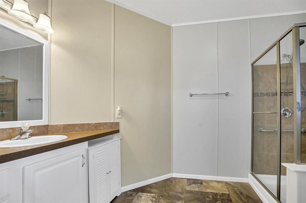 For Sale: $185,000 (3 beds, 3 baths, 1620 Square Feet)