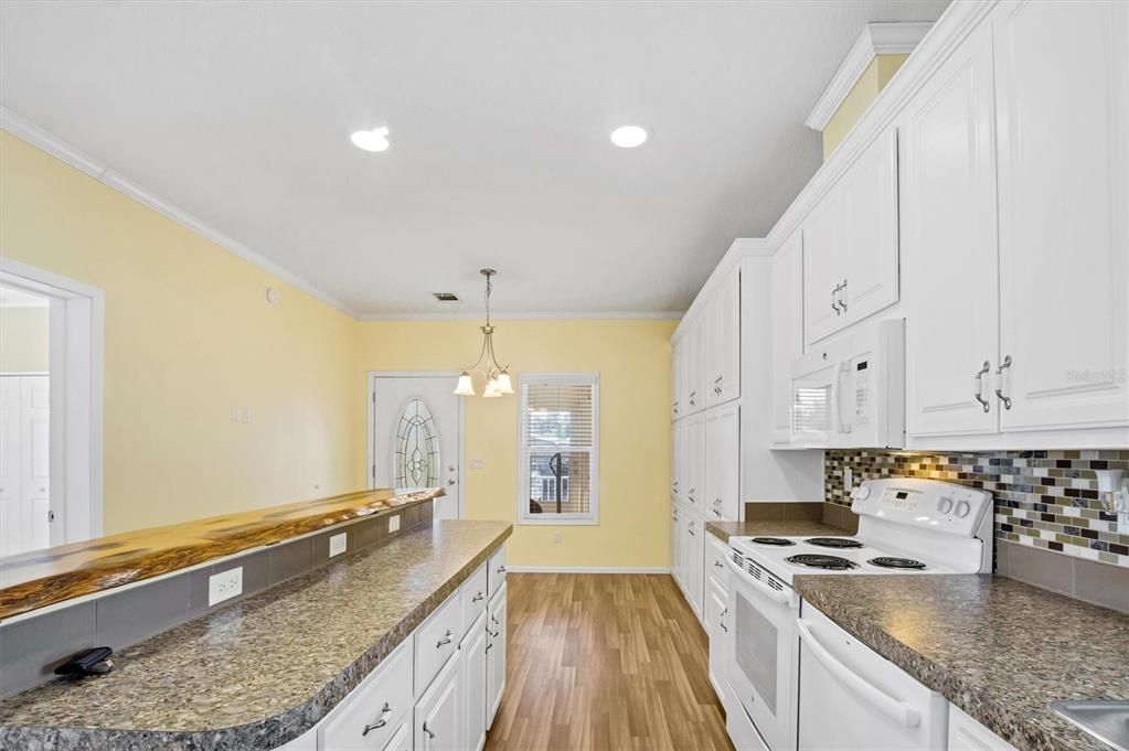 For Sale: $185,000 (3 beds, 3 baths, 1620 Square Feet)