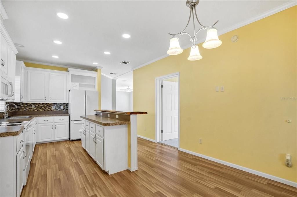 For Sale: $185,000 (3 beds, 3 baths, 1620 Square Feet)