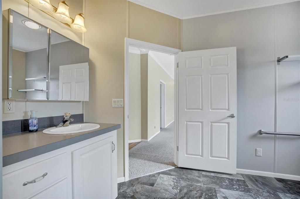 For Sale: $185,000 (3 beds, 3 baths, 1620 Square Feet)