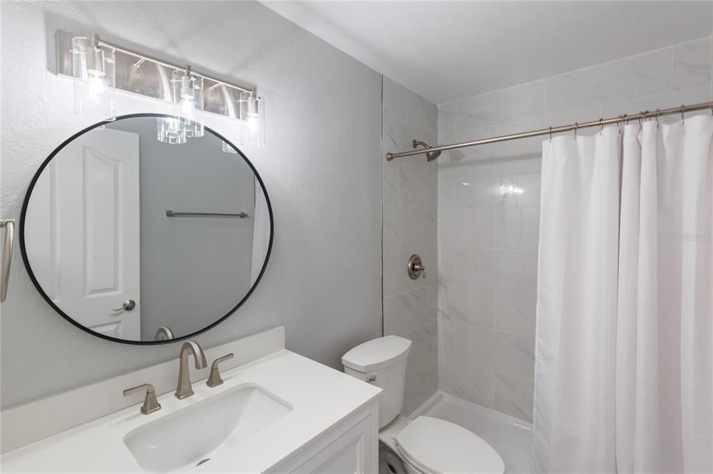 Active With Contract: $185,000 (2 beds, 1 baths, 931 Square Feet)