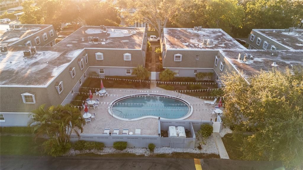 Active With Contract: $185,000 (2 beds, 1 baths, 931 Square Feet)