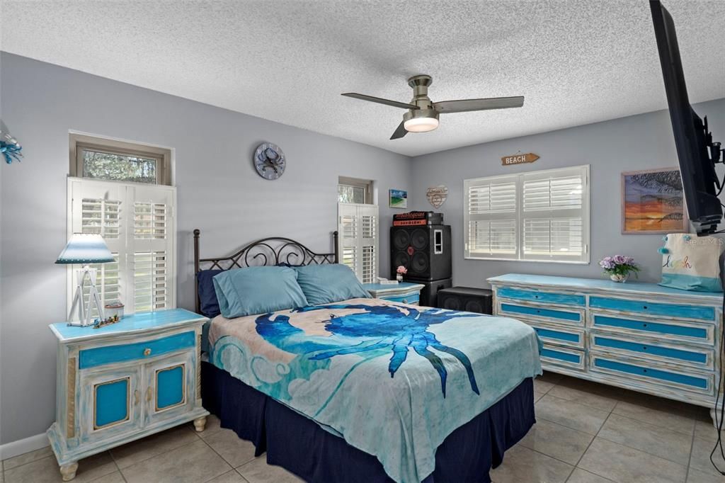 Active With Contract: $349,000 (3 beds, 2 baths, 1390 Square Feet)