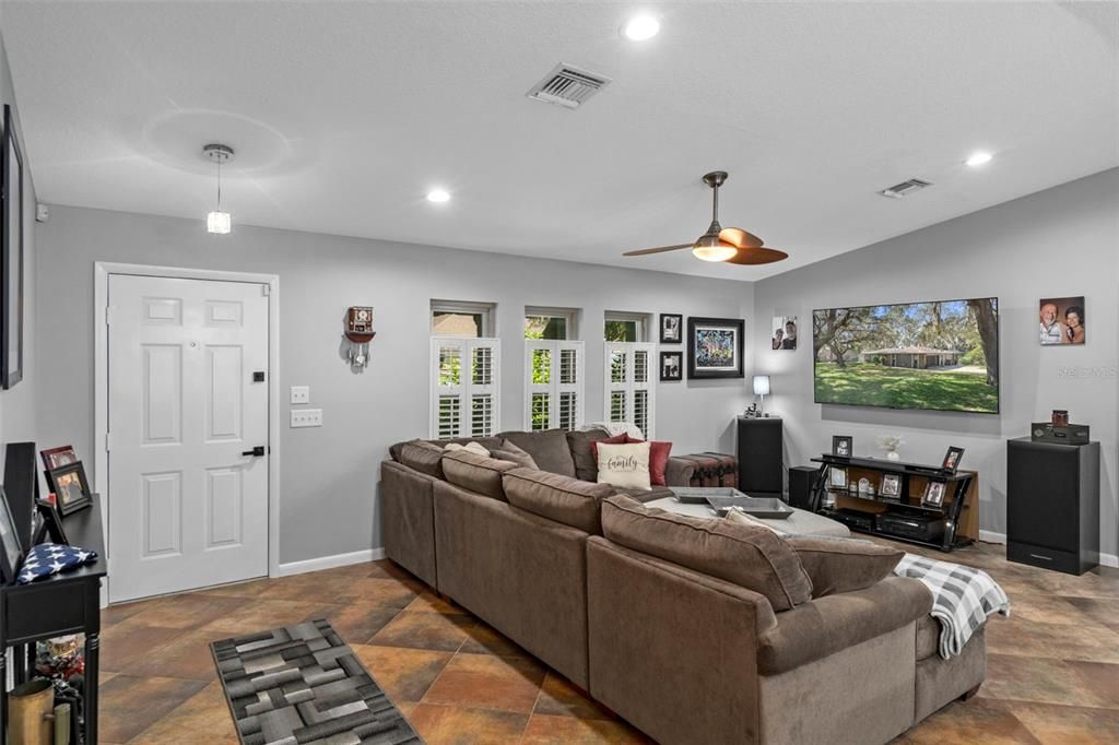 Active With Contract: $349,000 (3 beds, 2 baths, 1390 Square Feet)