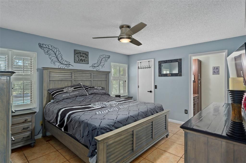 Active With Contract: $349,000 (3 beds, 2 baths, 1390 Square Feet)