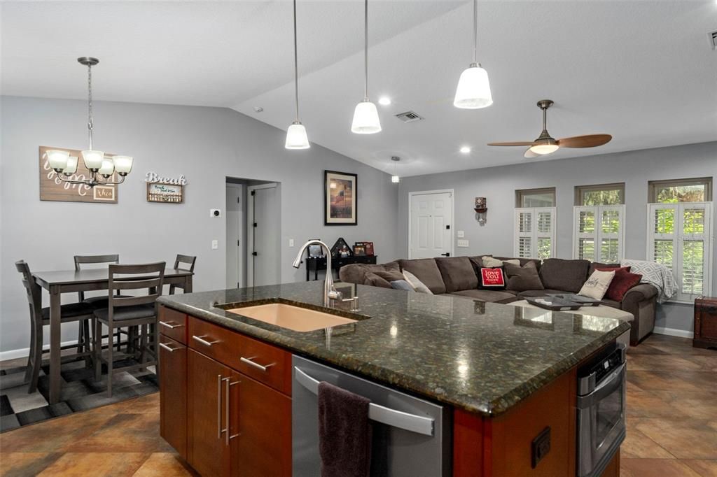 Active With Contract: $349,000 (3 beds, 2 baths, 1390 Square Feet)