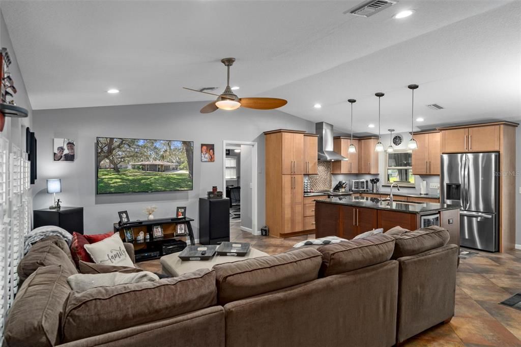 Active With Contract: $349,000 (3 beds, 2 baths, 1390 Square Feet)