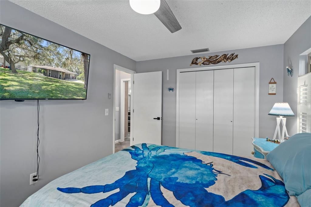 Active With Contract: $349,000 (3 beds, 2 baths, 1390 Square Feet)