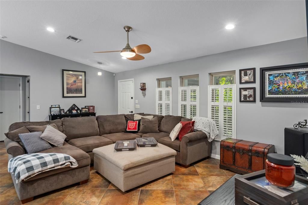 Active With Contract: $349,000 (3 beds, 2 baths, 1390 Square Feet)