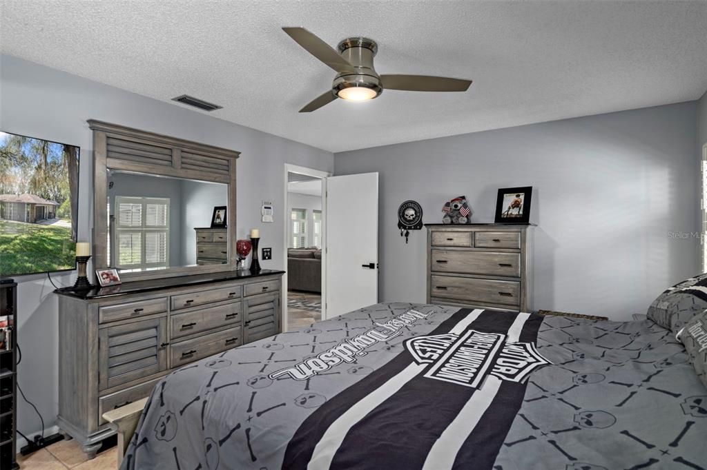 Active With Contract: $349,000 (3 beds, 2 baths, 1390 Square Feet)