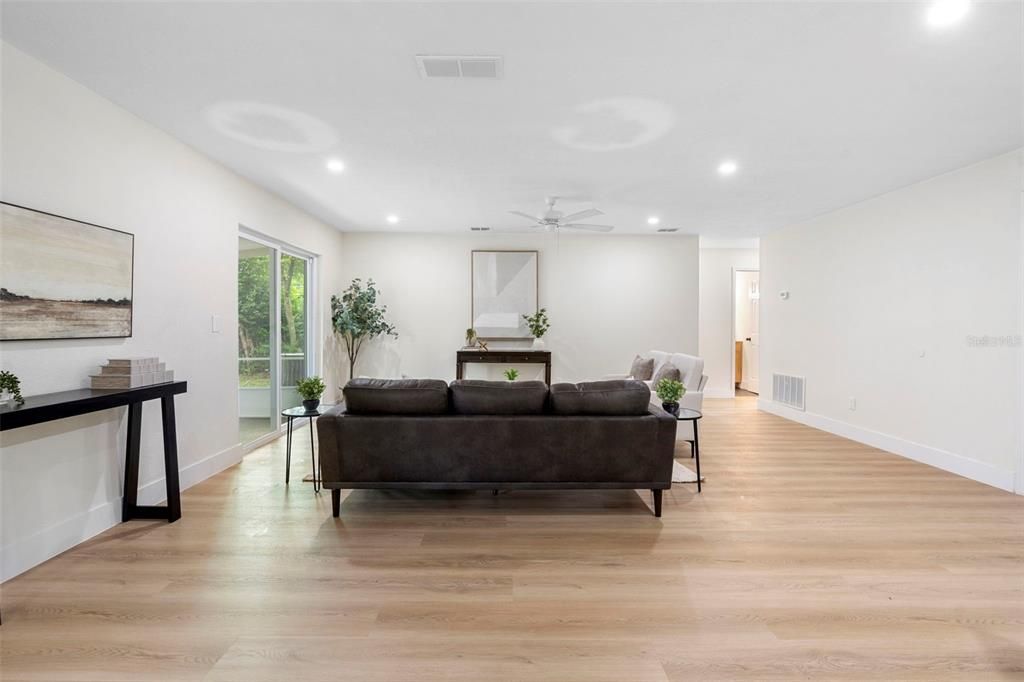 For Sale: $400,000 (3 beds, 2 baths, 1234 Square Feet)