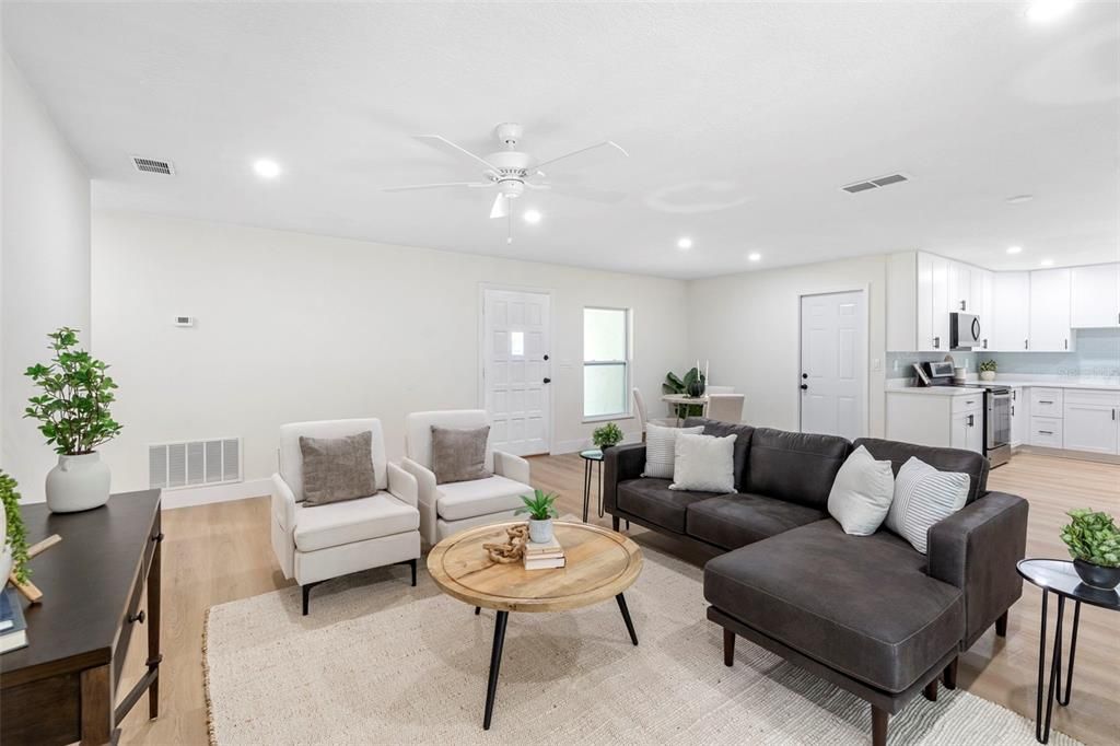 For Sale: $400,000 (3 beds, 2 baths, 1234 Square Feet)