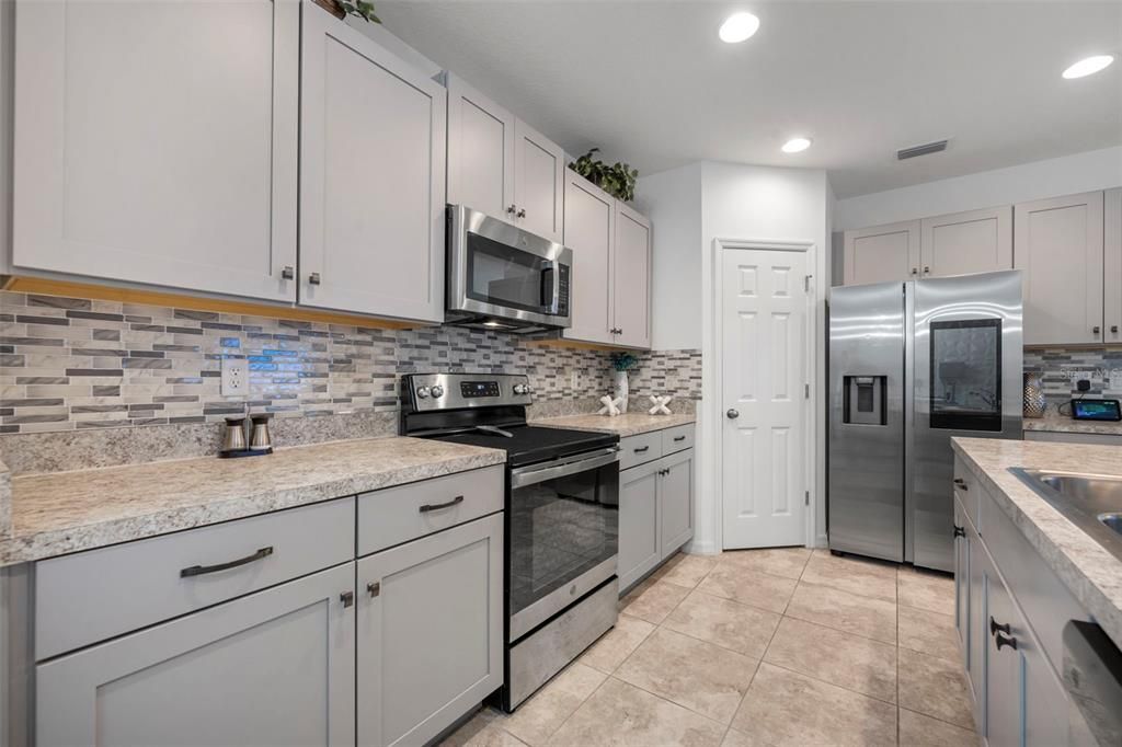 For Sale: $475,000 (5 beds, 3 baths, 3216 Square Feet)