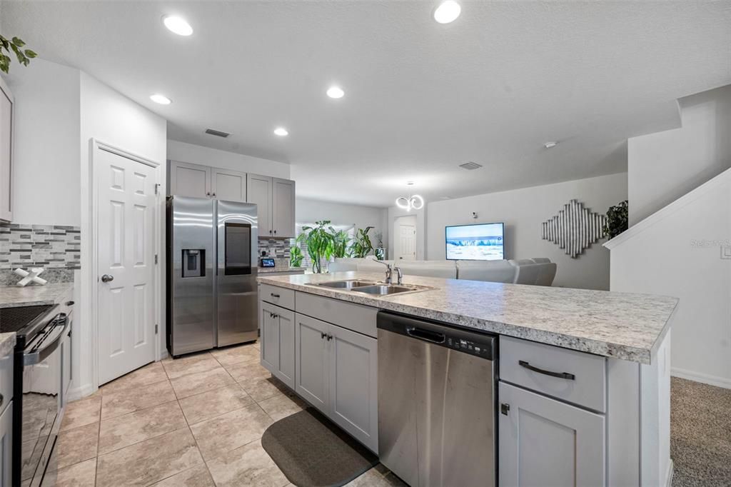 For Sale: $475,000 (5 beds, 3 baths, 3216 Square Feet)