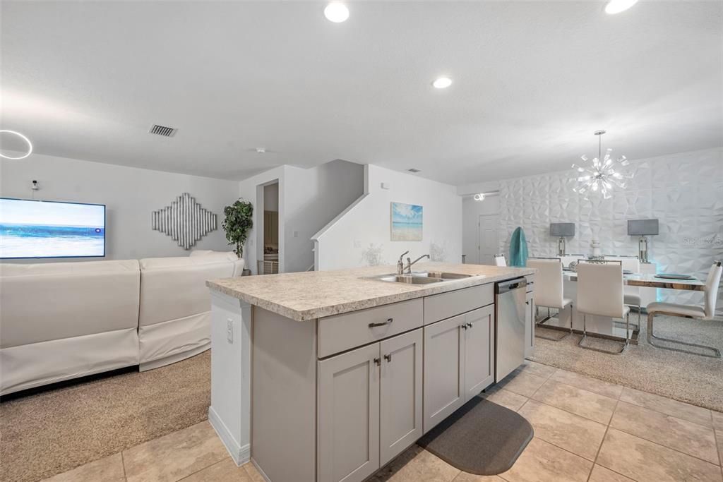 For Sale: $475,000 (5 beds, 3 baths, 3216 Square Feet)