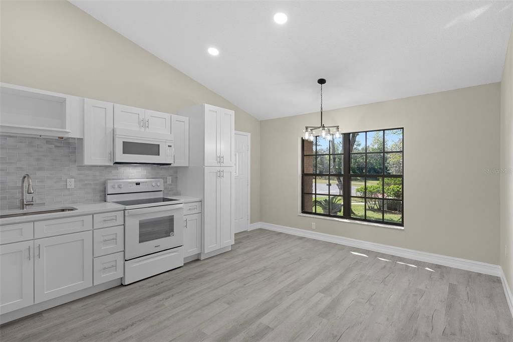 For Sale: $685,000 (5 beds, 4 baths, 3721 Square Feet)