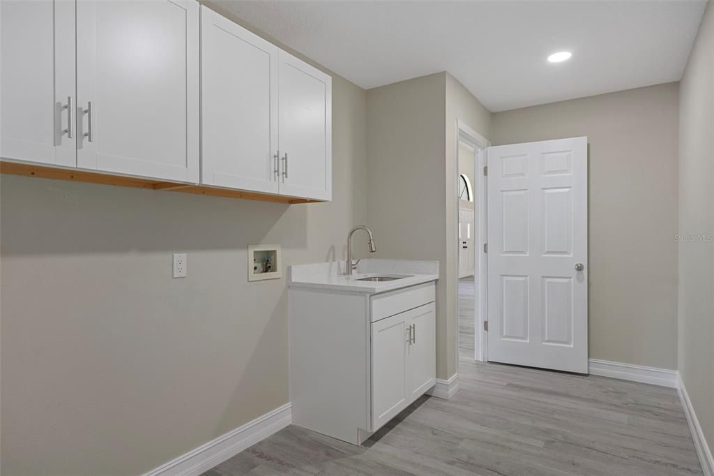 For Sale: $685,000 (5 beds, 4 baths, 3721 Square Feet)