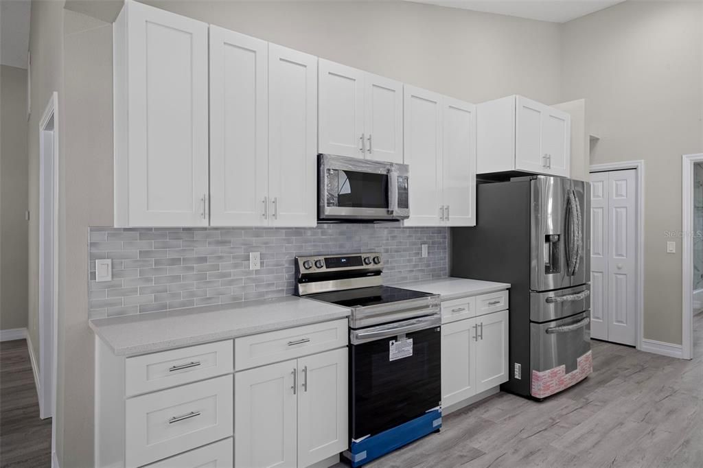 For Sale: $685,000 (5 beds, 4 baths, 3721 Square Feet)