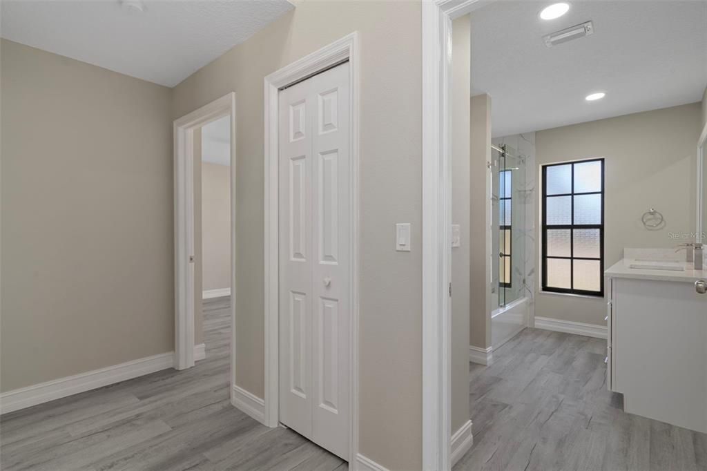 For Sale: $685,000 (5 beds, 4 baths, 3721 Square Feet)