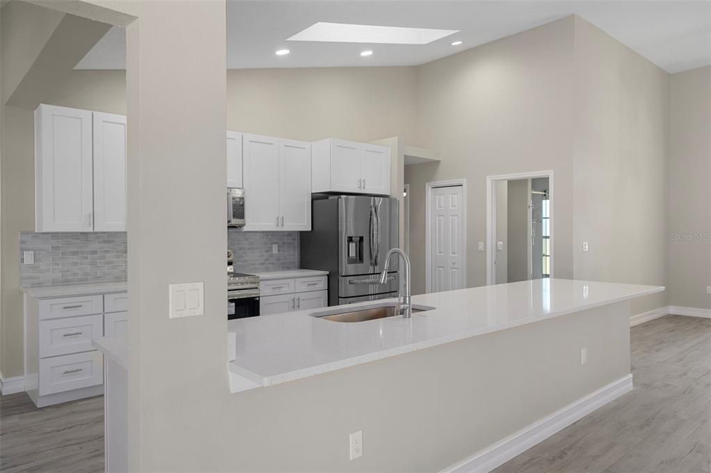 For Sale: $685,000 (5 beds, 4 baths, 3721 Square Feet)