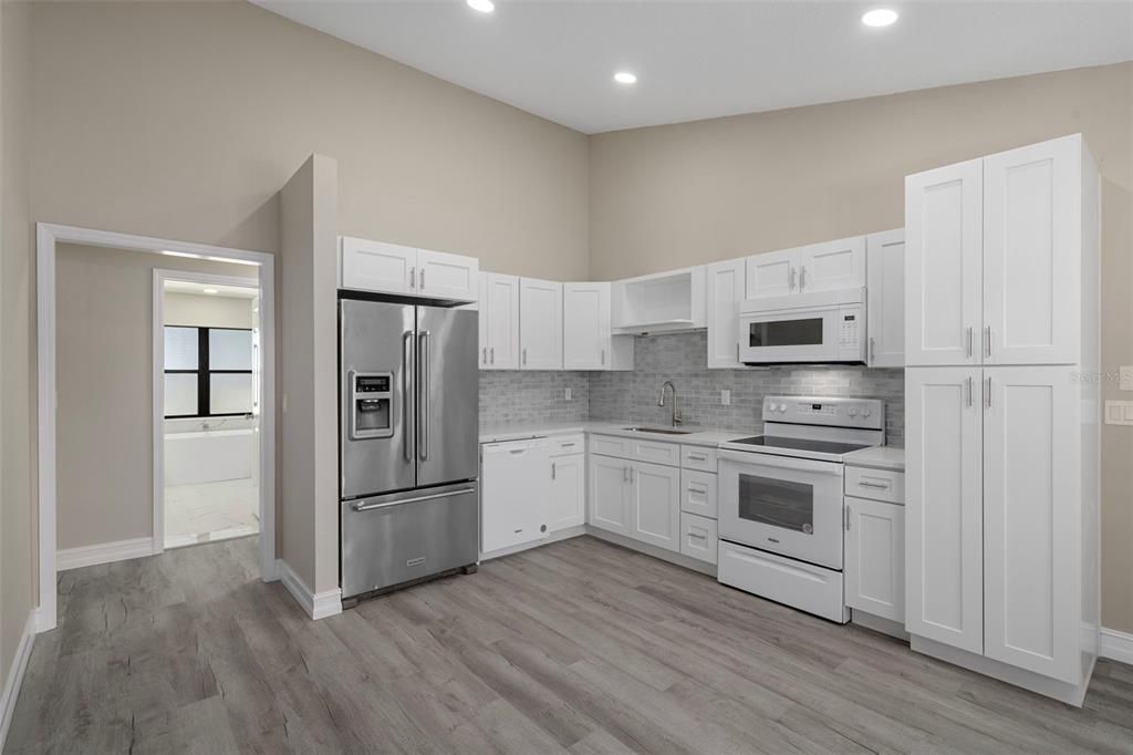 For Sale: $685,000 (5 beds, 4 baths, 3721 Square Feet)