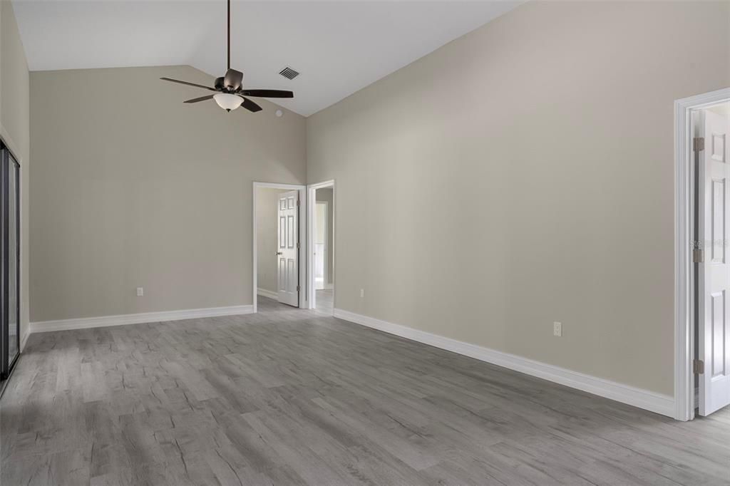 For Sale: $685,000 (5 beds, 4 baths, 3721 Square Feet)