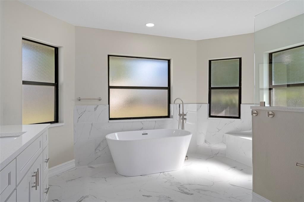 For Sale: $685,000 (5 beds, 4 baths, 3721 Square Feet)