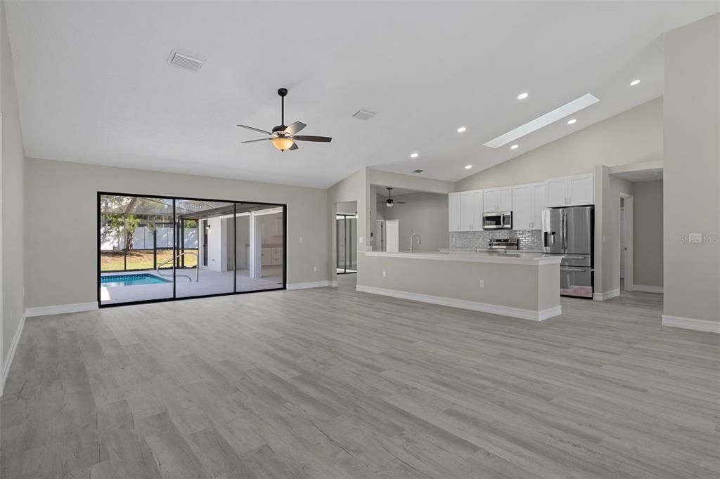 For Sale: $685,000 (5 beds, 4 baths, 3721 Square Feet)