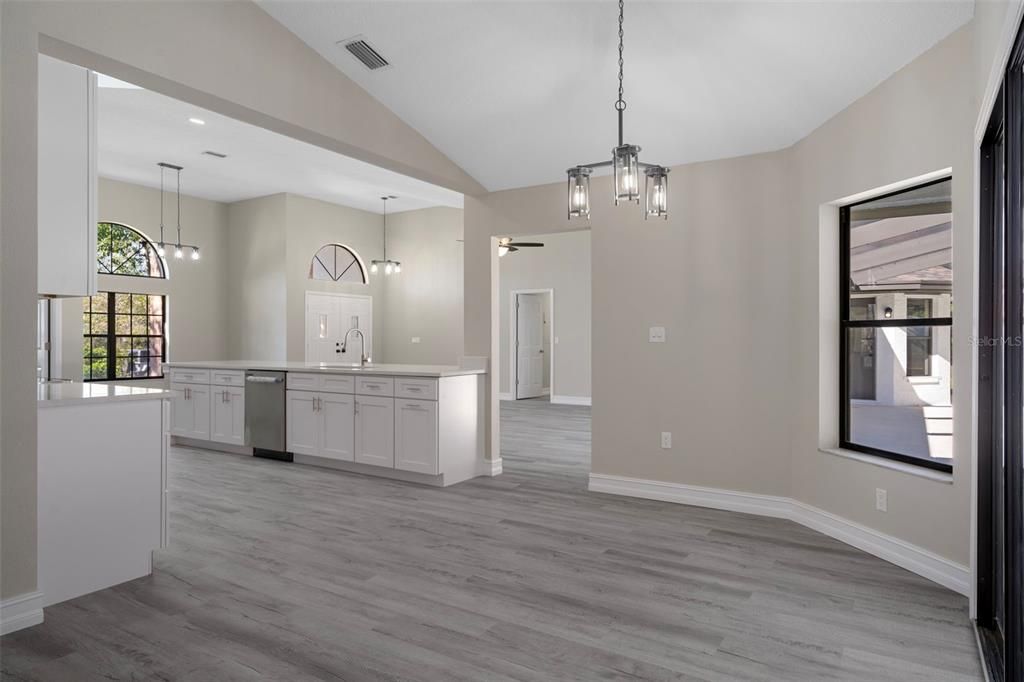 For Sale: $685,000 (5 beds, 4 baths, 3721 Square Feet)