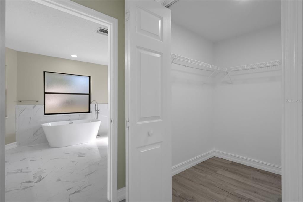 For Sale: $685,000 (5 beds, 4 baths, 3721 Square Feet)