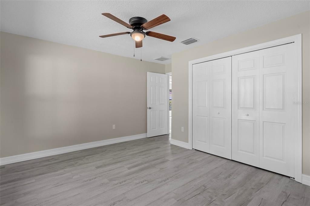 For Sale: $685,000 (5 beds, 4 baths, 3721 Square Feet)