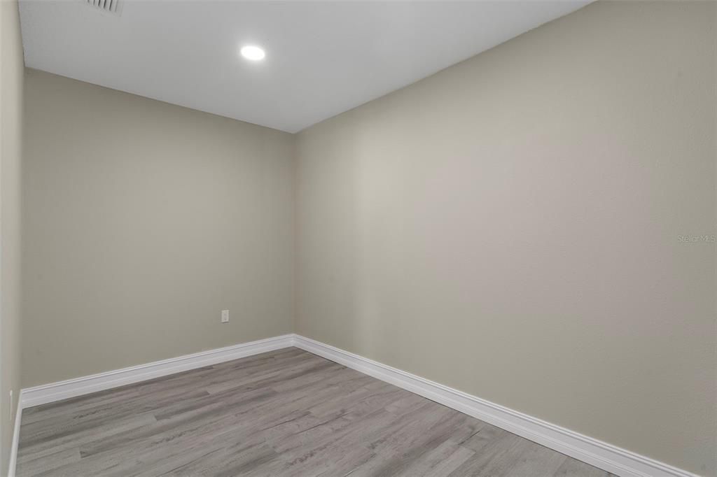 For Sale: $685,000 (5 beds, 4 baths, 3721 Square Feet)