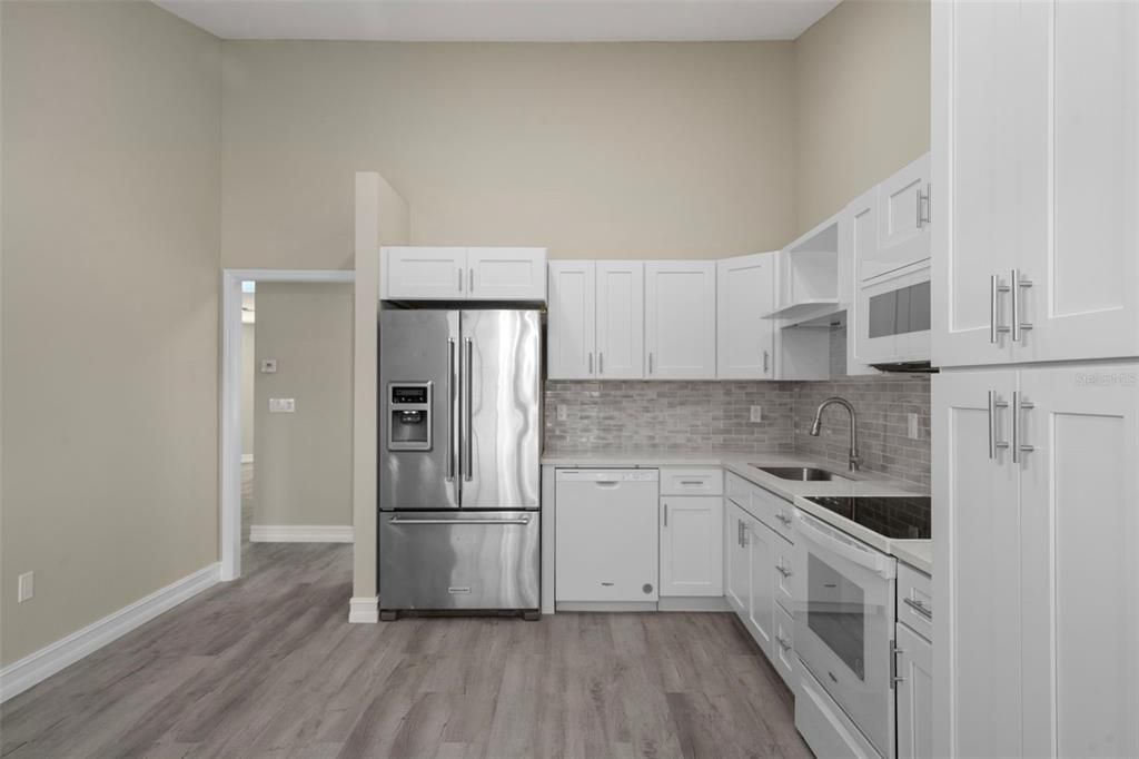 For Sale: $685,000 (5 beds, 4 baths, 3721 Square Feet)