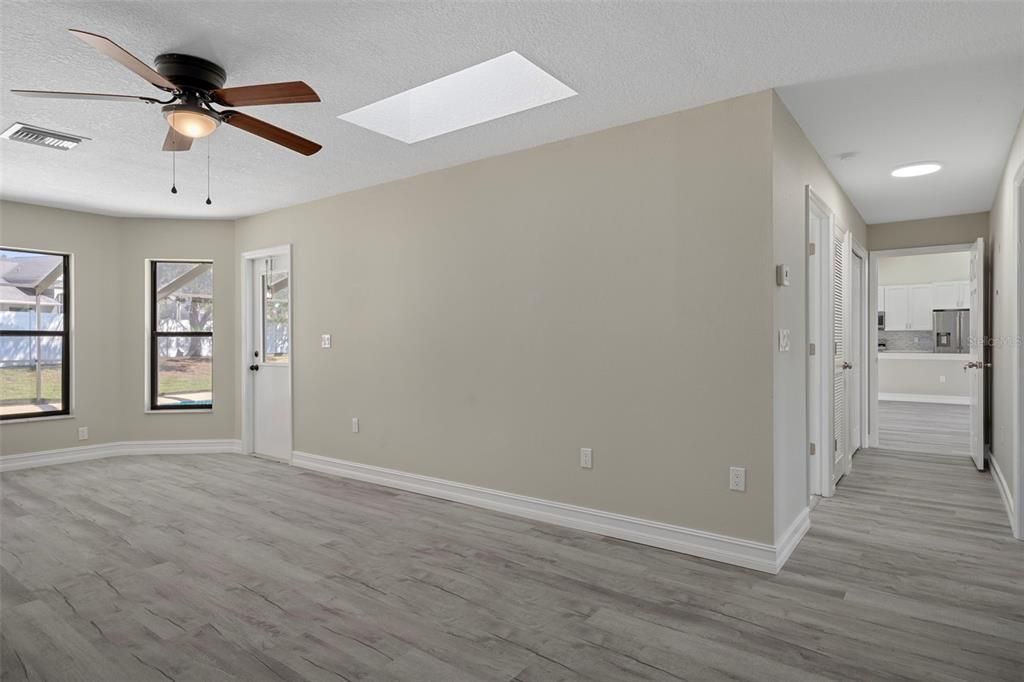 For Sale: $685,000 (5 beds, 4 baths, 3721 Square Feet)