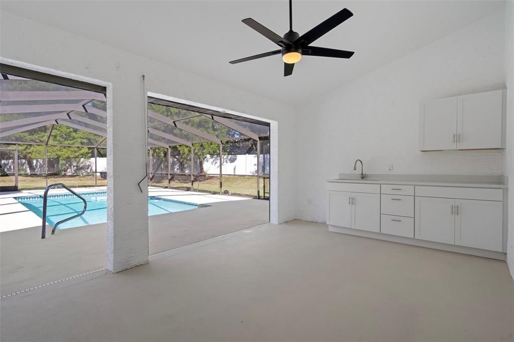 For Sale: $685,000 (5 beds, 4 baths, 3721 Square Feet)