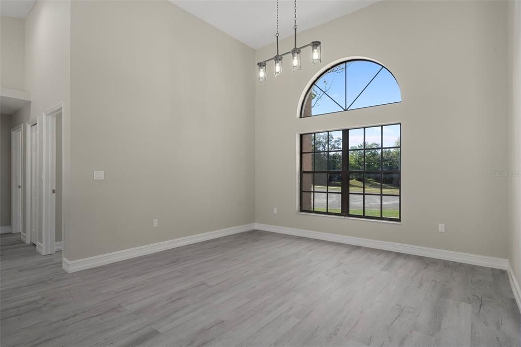 For Sale: $685,000 (5 beds, 4 baths, 3721 Square Feet)