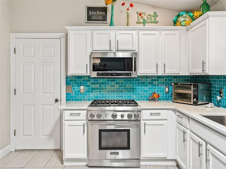 For Sale: $305,000 (2 beds, 2 baths, 1142 Square Feet)
