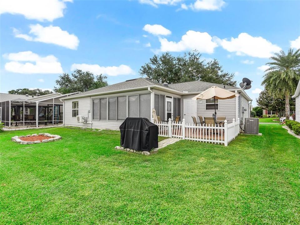 For Sale: $305,000 (2 beds, 2 baths, 1142 Square Feet)