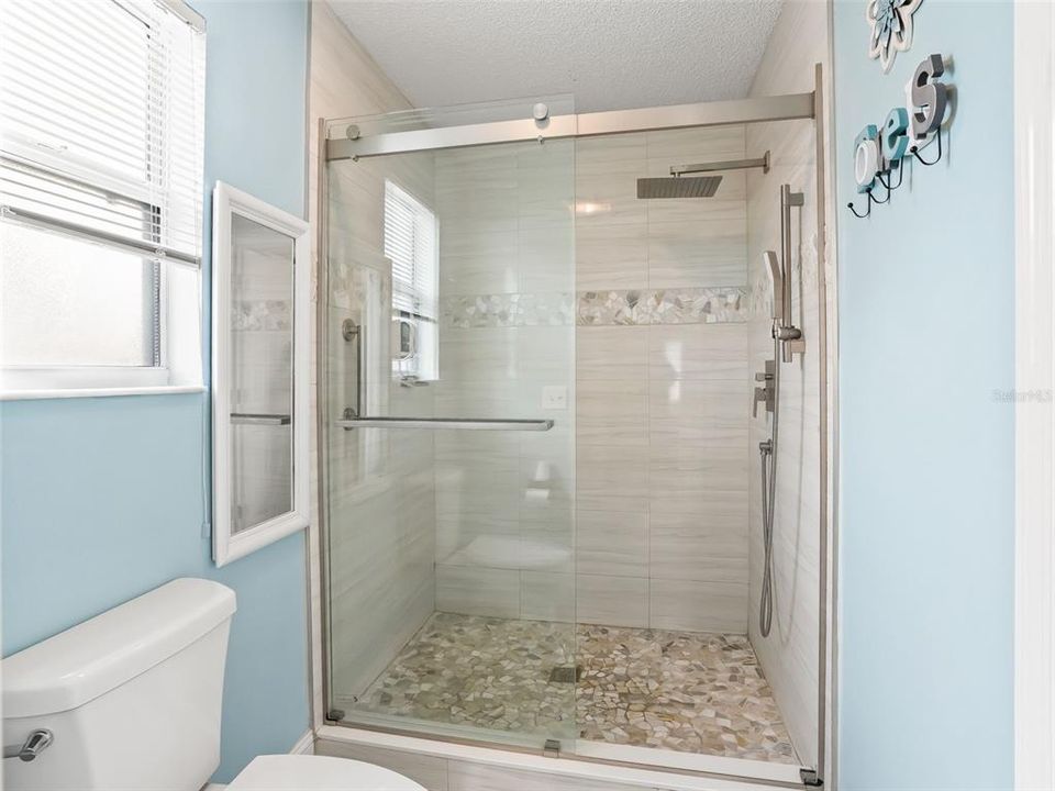For Sale: $305,000 (2 beds, 2 baths, 1142 Square Feet)