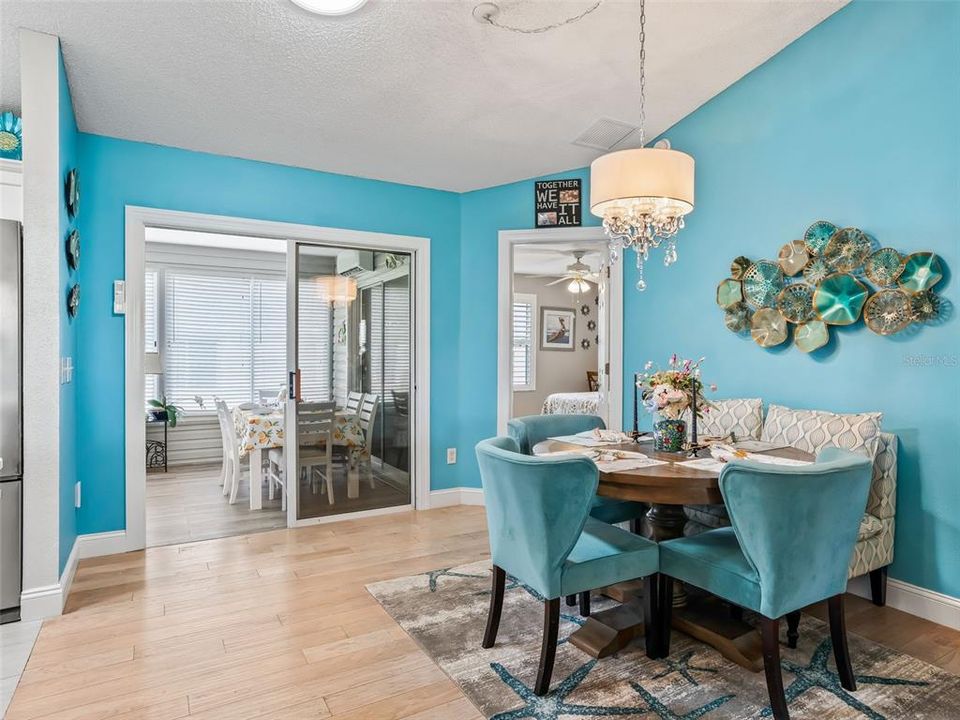 For Sale: $305,000 (2 beds, 2 baths, 1142 Square Feet)