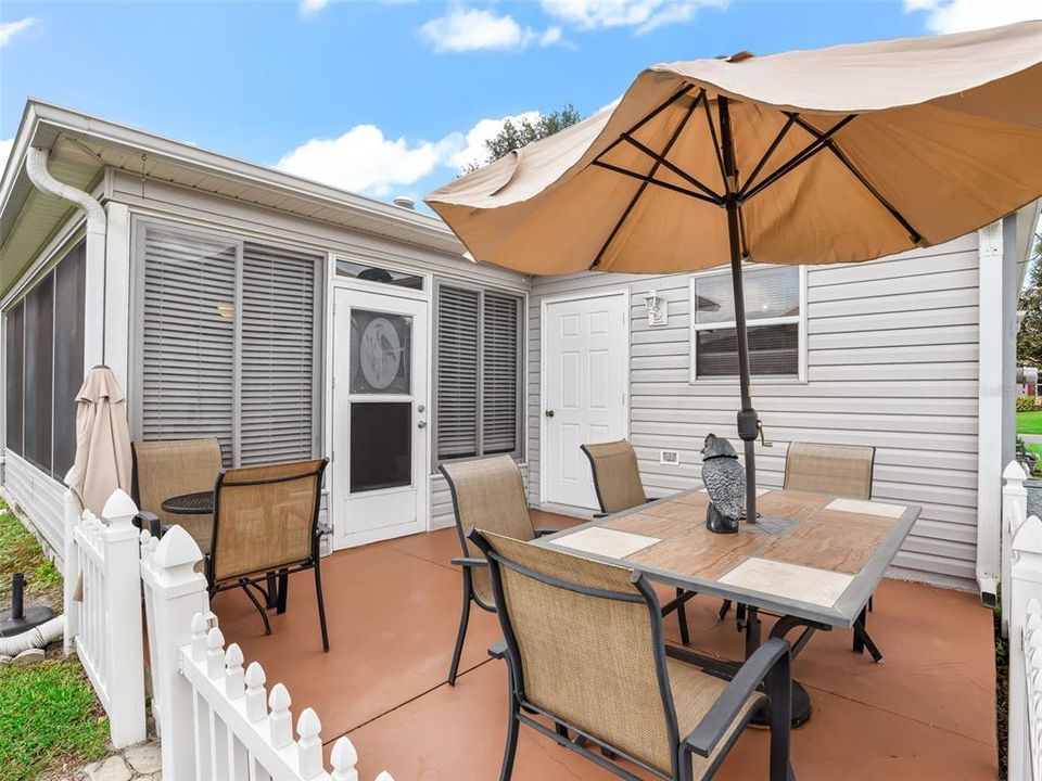 For Sale: $305,000 (2 beds, 2 baths, 1142 Square Feet)