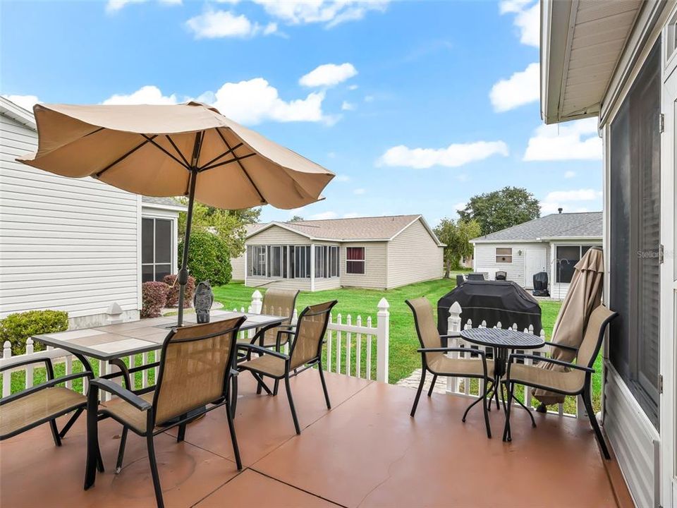 For Sale: $305,000 (2 beds, 2 baths, 1142 Square Feet)