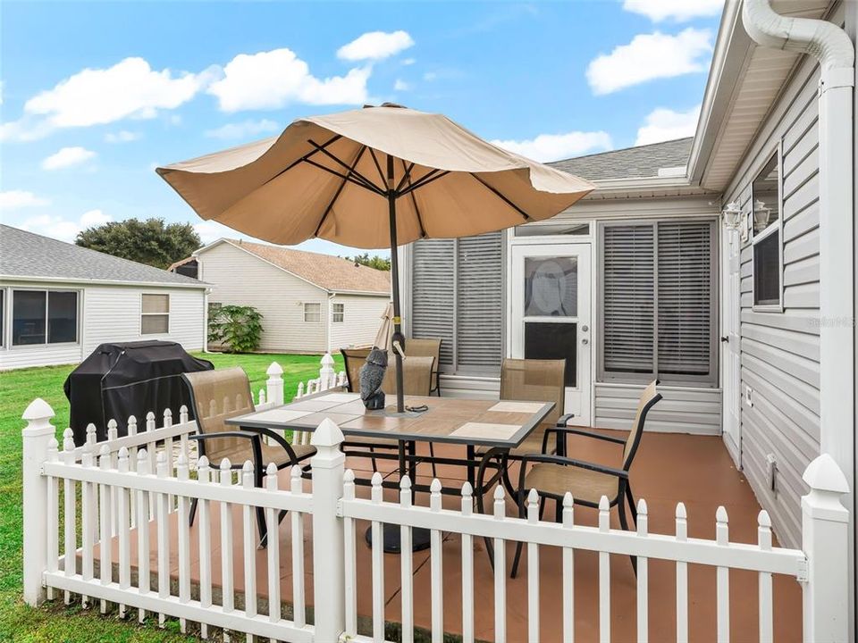 For Sale: $305,000 (2 beds, 2 baths, 1142 Square Feet)