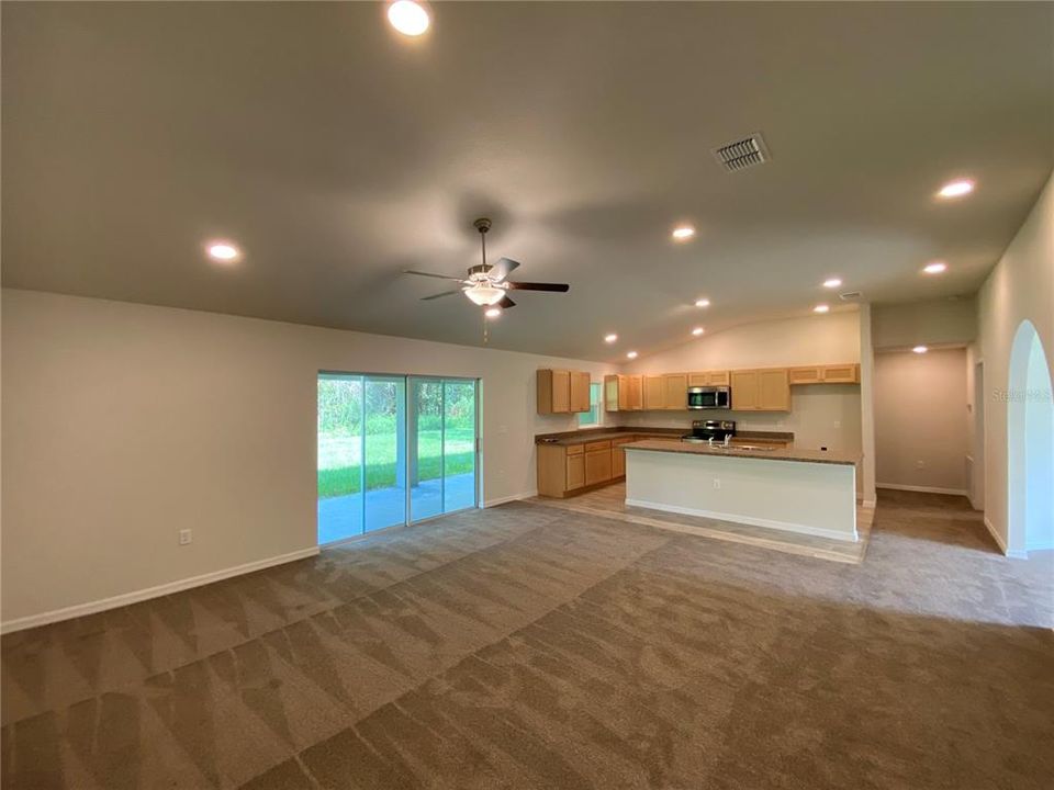 For Rent: $1,895 (4 beds, 2 baths, 2079 Square Feet)