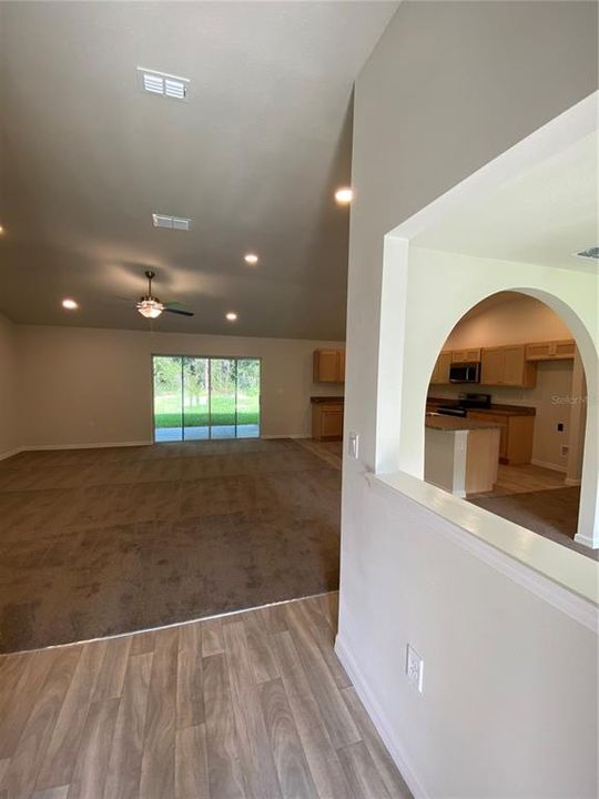 For Rent: $1,895 (4 beds, 2 baths, 2079 Square Feet)