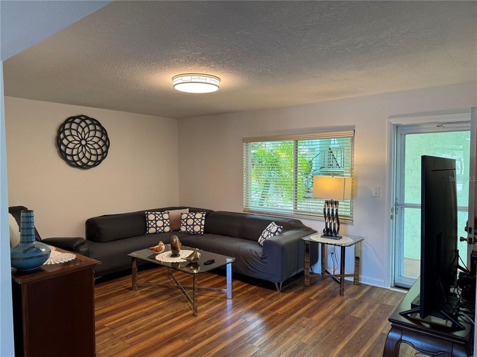 For Sale: $159,000 (2 beds, 2 baths, 1120 Square Feet)