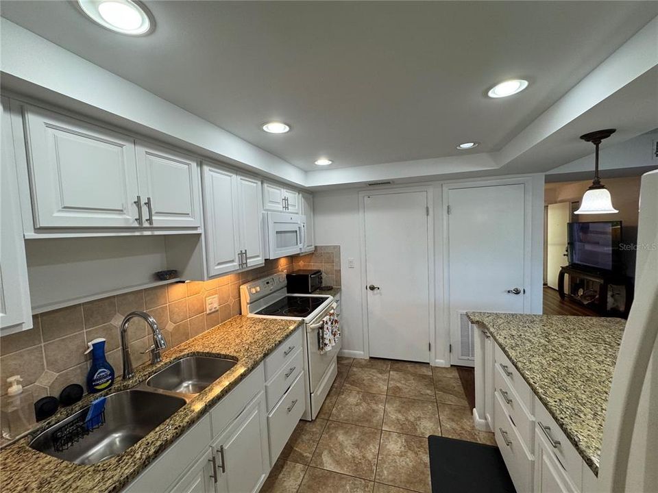 For Sale: $159,000 (2 beds, 2 baths, 1120 Square Feet)