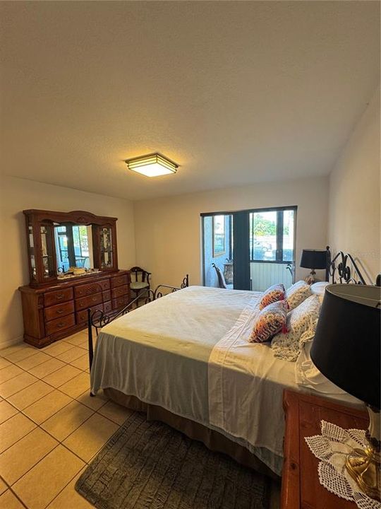 For Sale: $159,000 (2 beds, 2 baths, 1120 Square Feet)