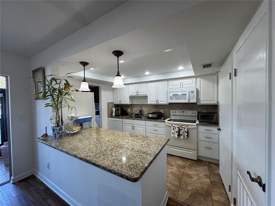 For Sale: $159,000 (2 beds, 2 baths, 1120 Square Feet)